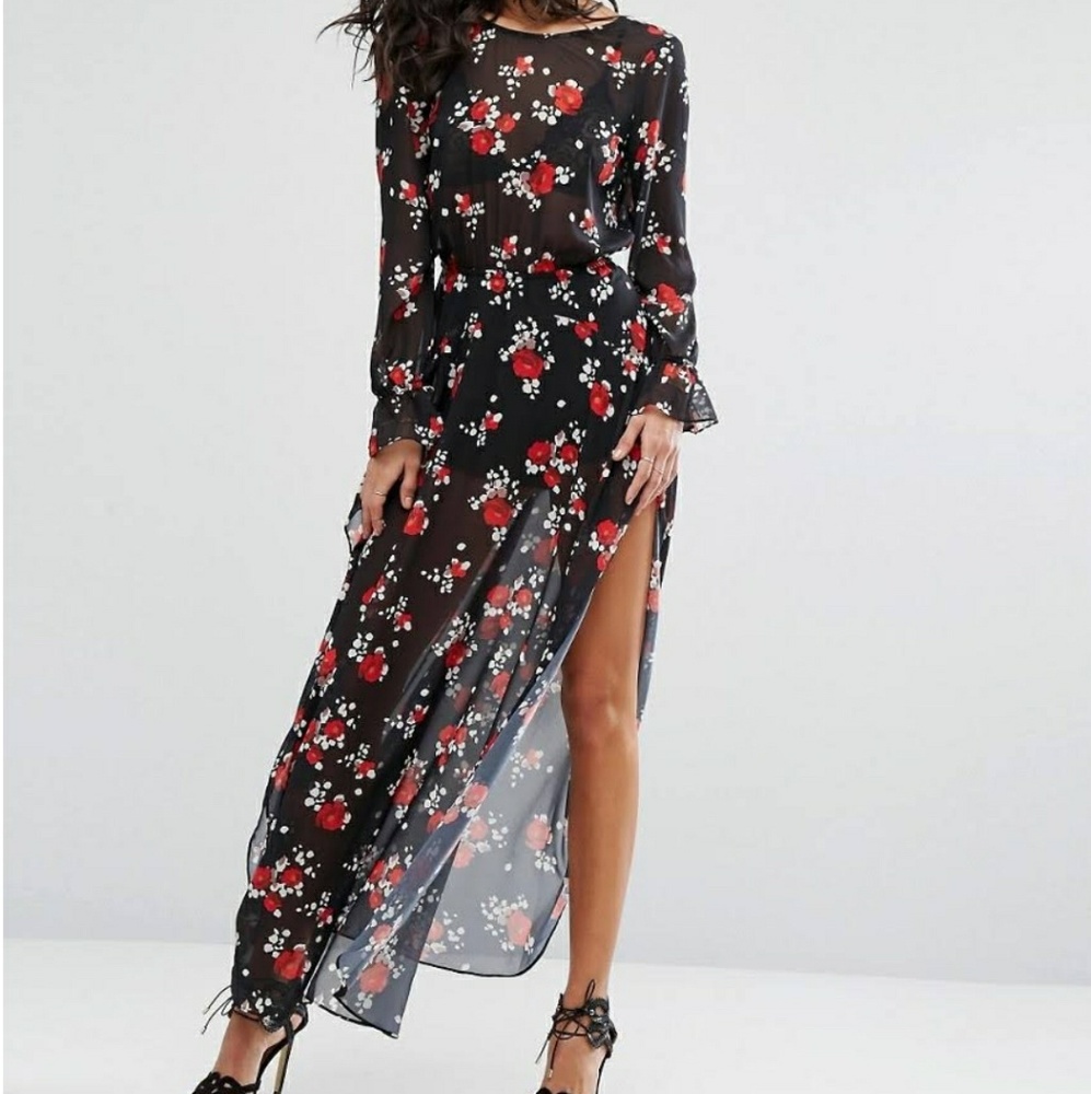 Flynn Skye Floral Maxi Dress
(Tan roses)
